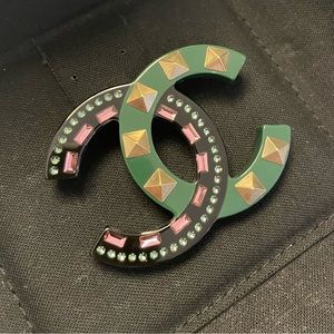 CHANEL CC ENAMEL BROOCH